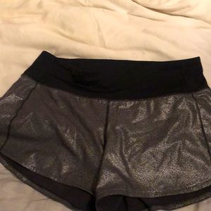 Lululemon silver/black pattern shorts in excellent condition!
